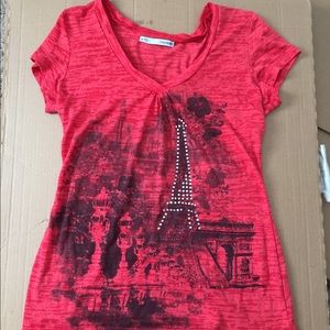 Maurice’s V-neck t-shirt